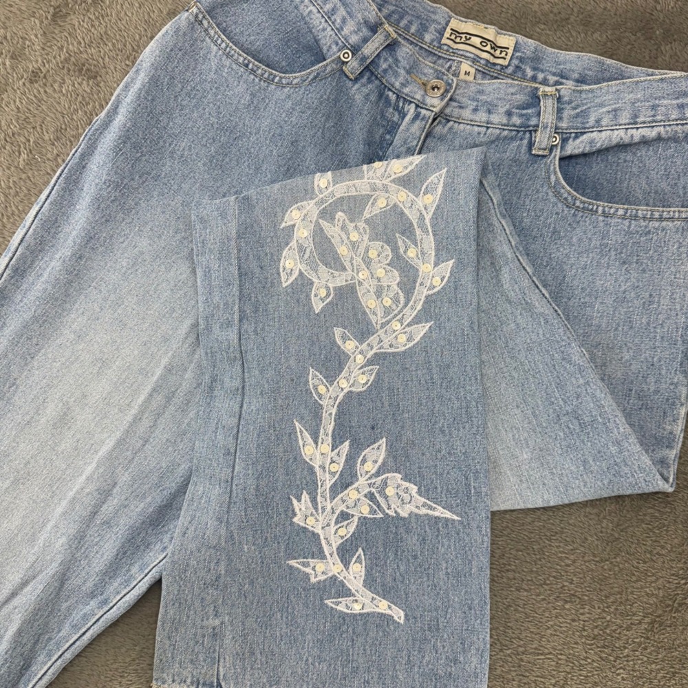 My Own‎ Womens Light Wash Flare Jeans Embroidered Rose Floral Detail Size M